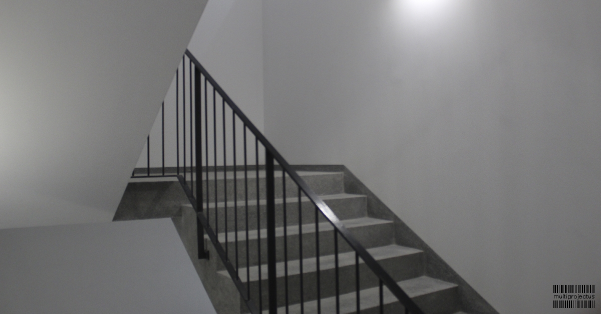 Caixa de escadas em unidade habitacional - Asprela - CONSTRUÇÃO HABITAÇÃO - Multiprojectus